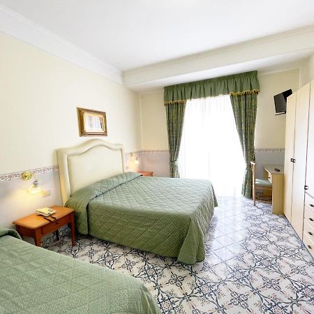 Hotel Reginella Сант-Агата-суи-Дуэ-Гольфи Экстерьер фото