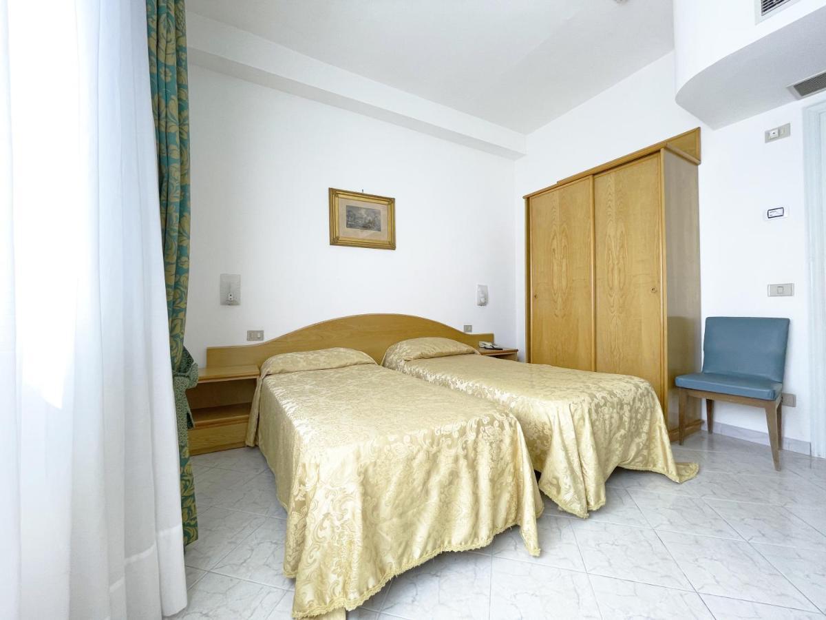 Hotel Reginella Сант-Агата-суи-Дуэ-Гольфи Экстерьер фото