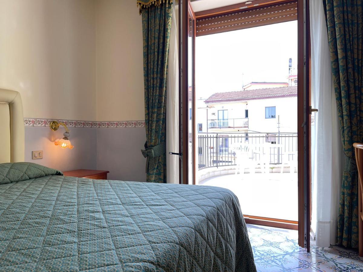 Hotel Reginella Сант-Агата-суи-Дуэ-Гольфи Экстерьер фото