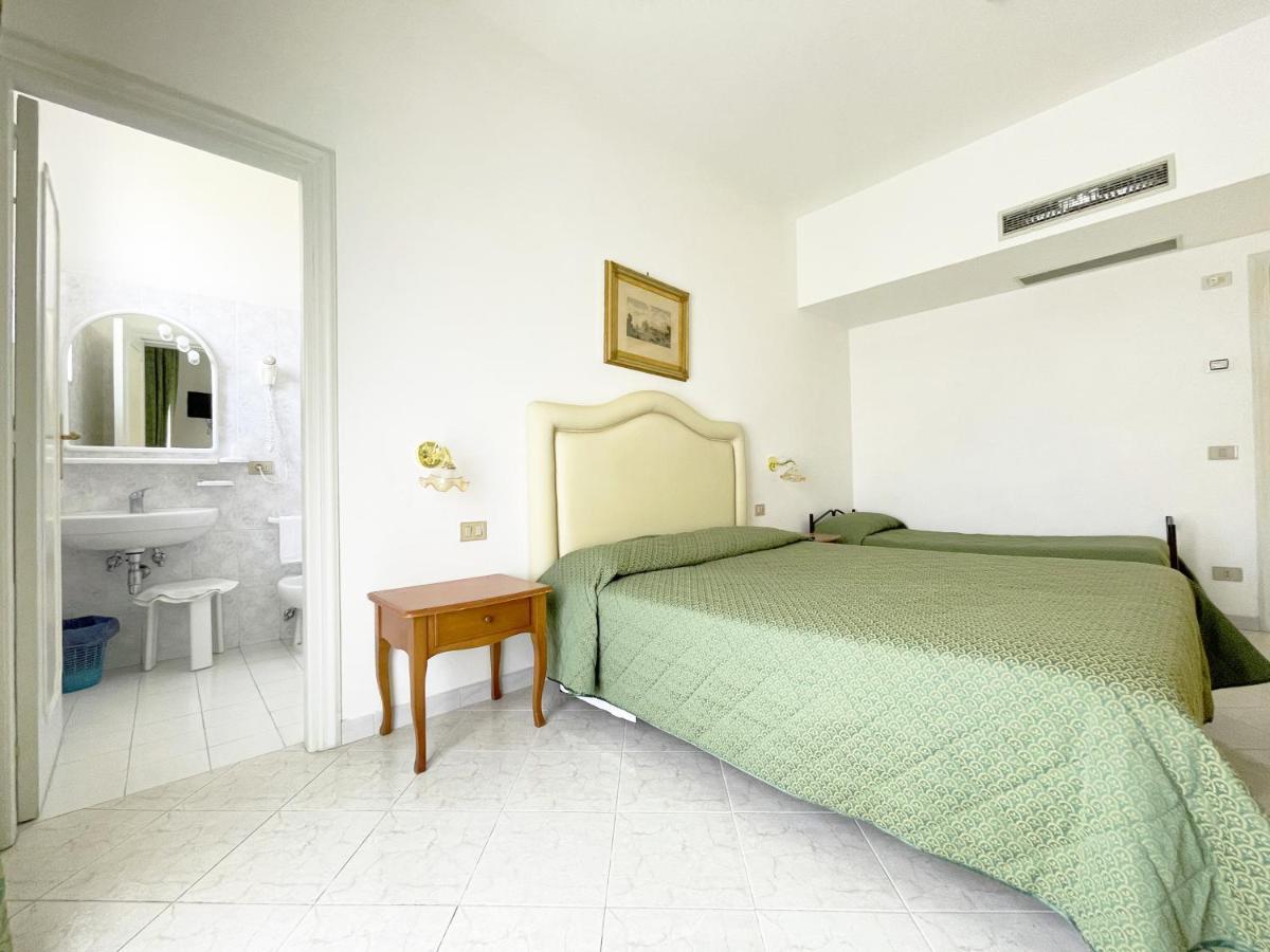 Hotel Reginella Сант-Агата-суи-Дуэ-Гольфи Экстерьер фото